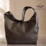 کیف دوشی زنانه مدل سیمین رنگ قهوه ای نمایه جلو