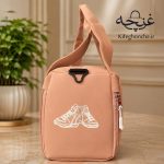 ساک ورزشی مدل خفاشی رنگ کالباسی جا کفشی دار از نمایه روبه رو