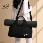 ساک ورزشی زنانه مخصول یوگا برند نایکی رنگ مشکی جا کفشی دار همراه با فرش مت یوگا