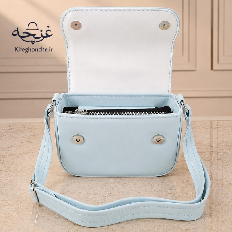 کیف دوشی زنانه مدل گندم رنگ آبی روشن از نمایه داخل